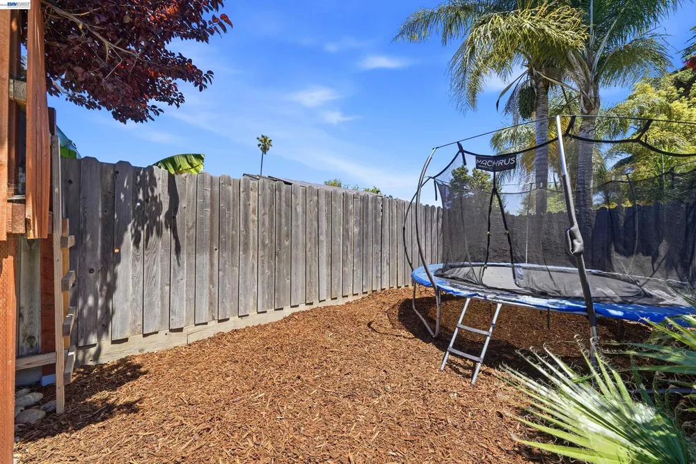 241 Garnet Dr, Livermore, CA 94550
