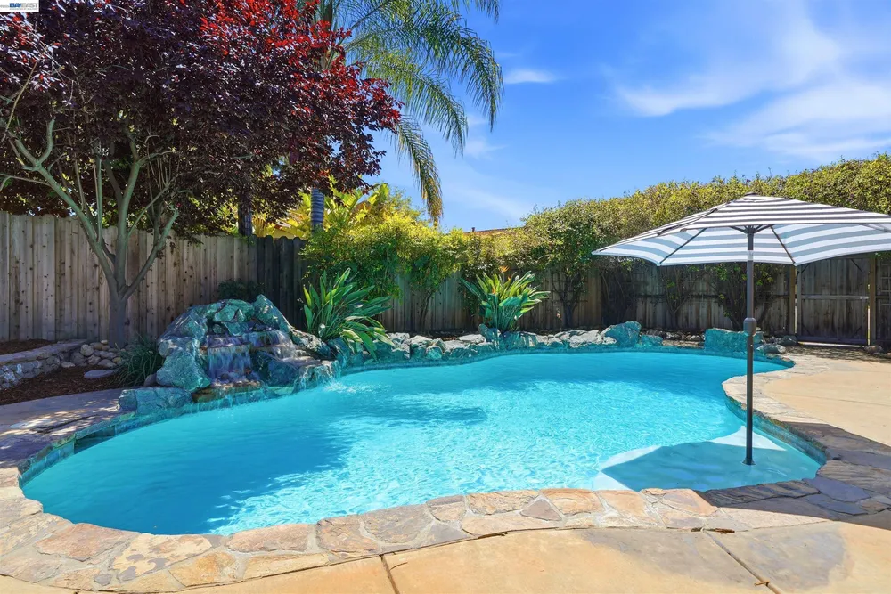 241 Garnet Dr, Livermore, CA 94550