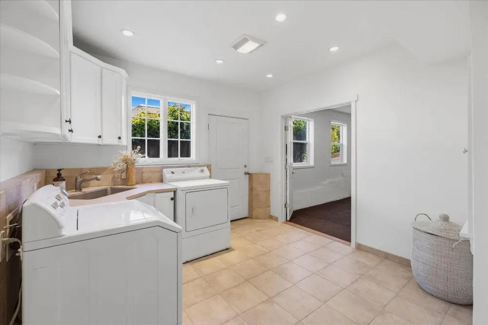 418 Ridge Rd, San Carlos, CA 94070