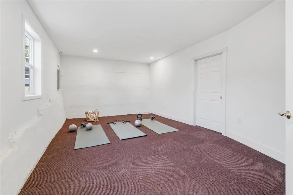 418 Ridge Rd, San Carlos, CA 94070