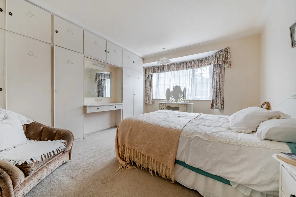 Friars Avenue, London, N20 photo 8