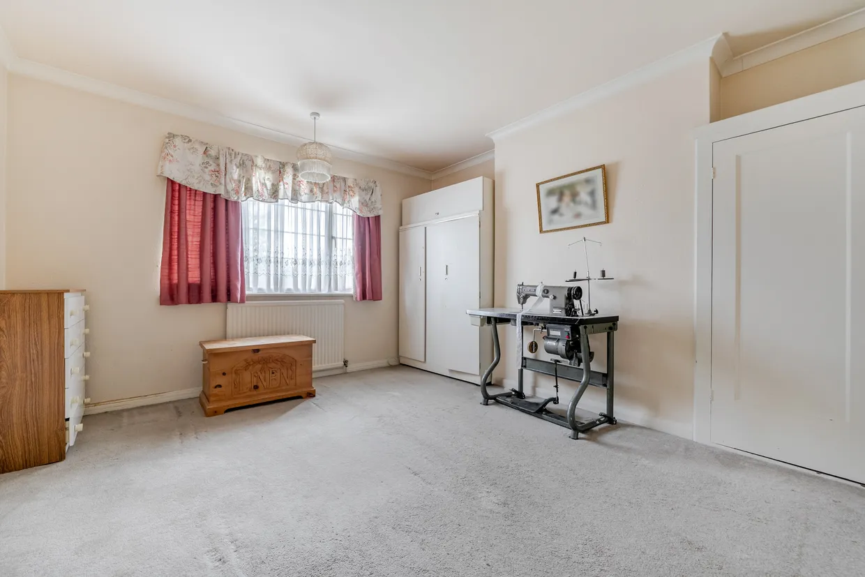Friars Avenue, London, N20 photo 9