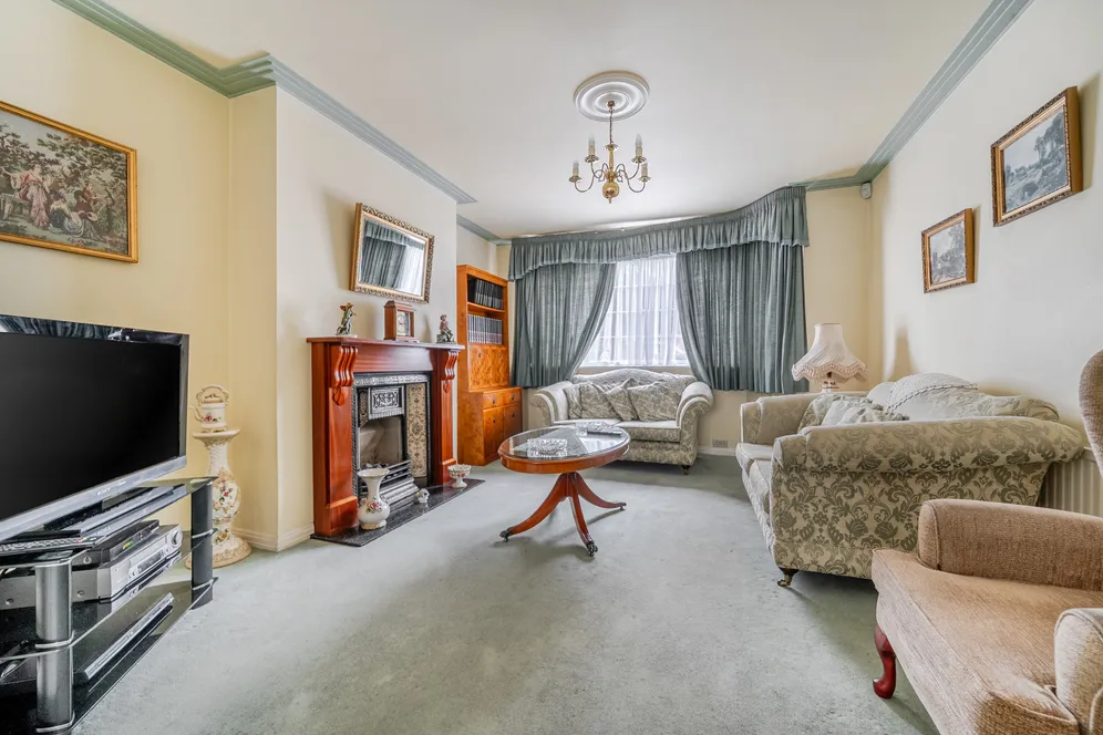Friars Avenue, London, N20 photo 18