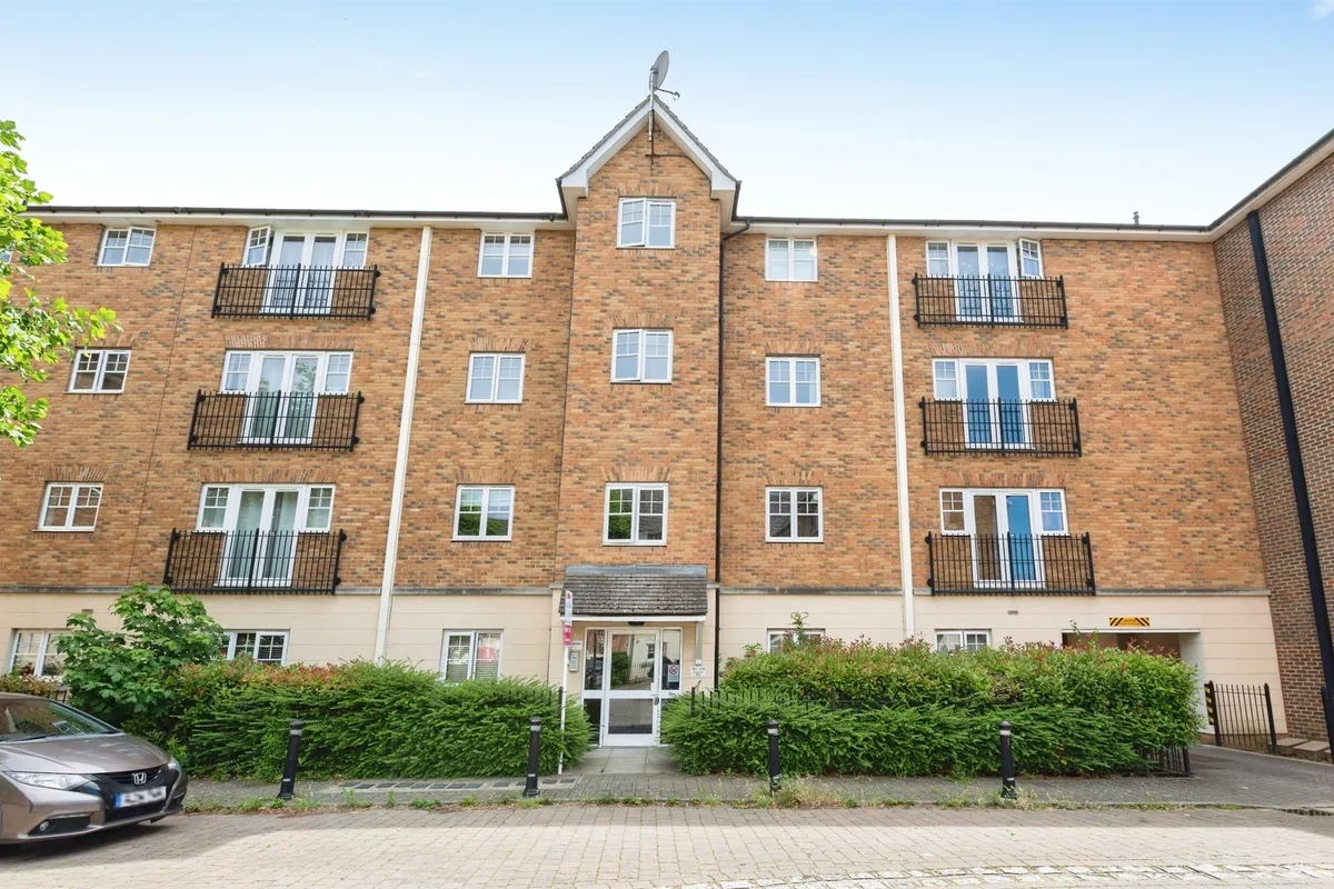 Caspian Way, Purfleet-On-Thames