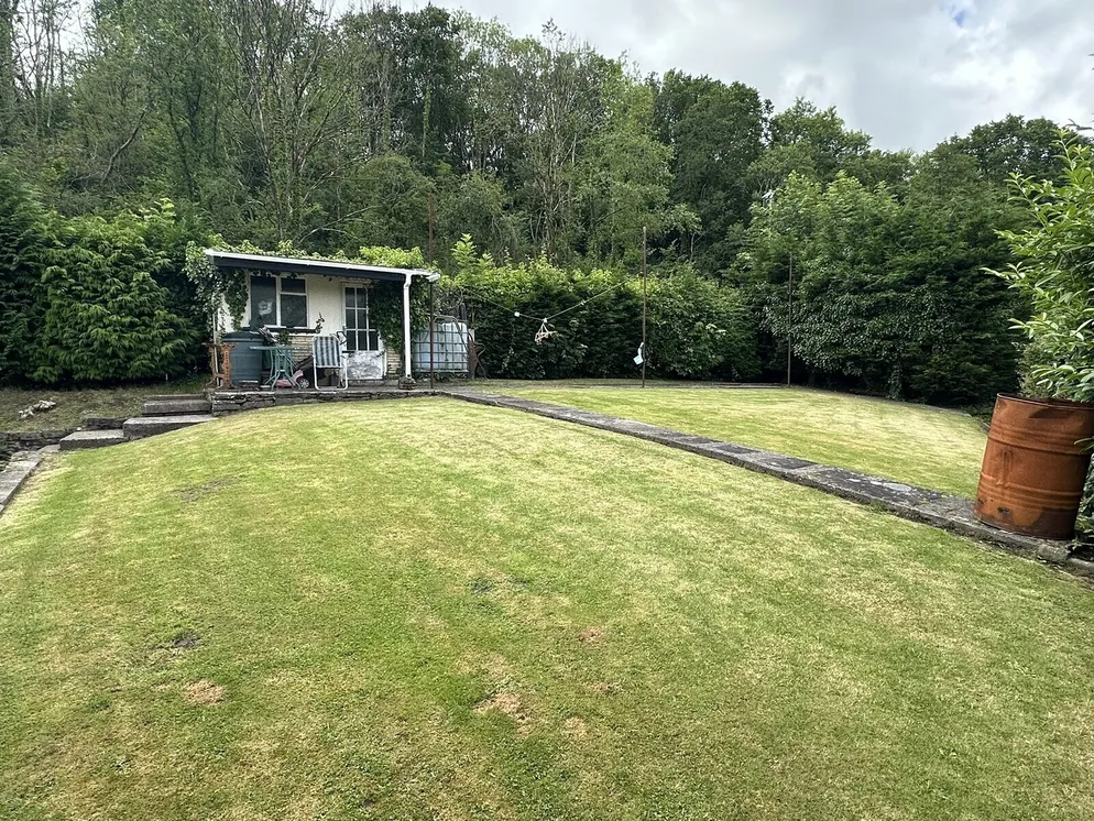 Property carousel item 9