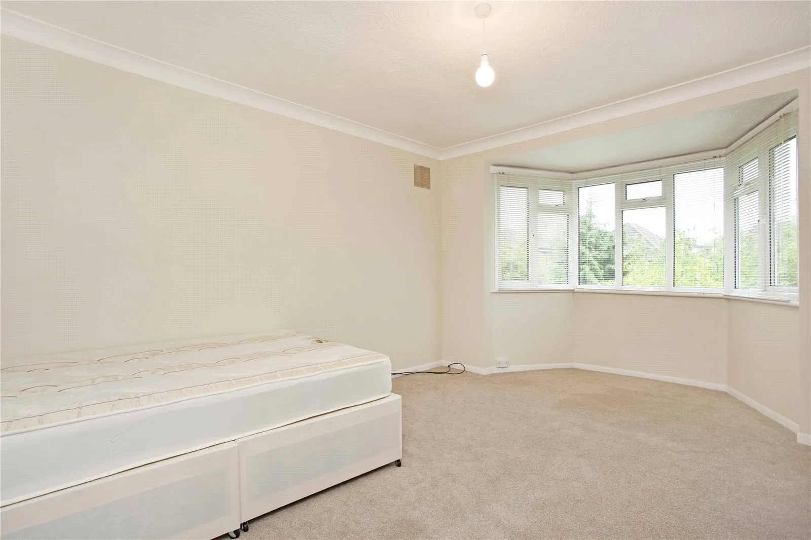 Vines Avenue, Finchley Central, London, N3