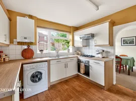 Radstock Way, Merstham, Redhill thumb 2