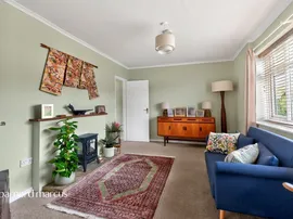 Radstock Way, Merstham, Redhill thumb 3
