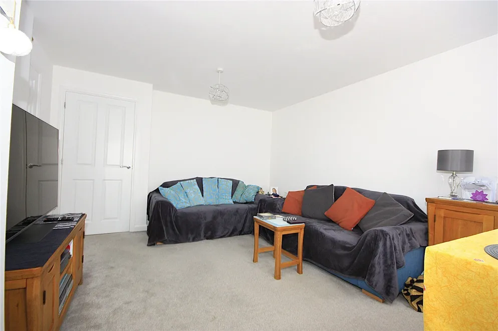 Property carousel item 4