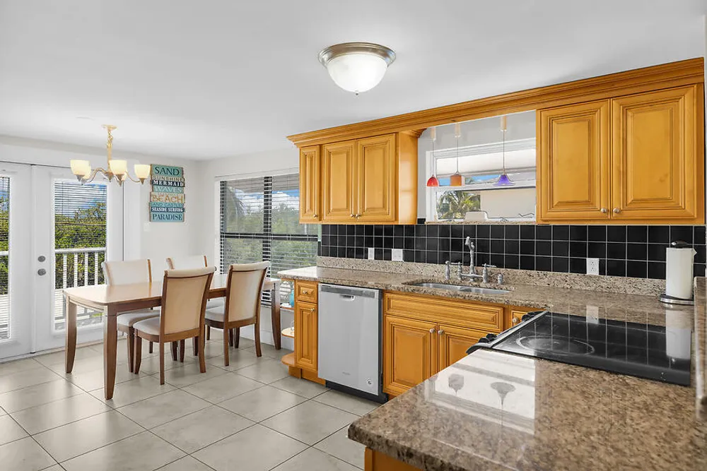 303 Sombrero Beach Rd, Marathon, FL 33050