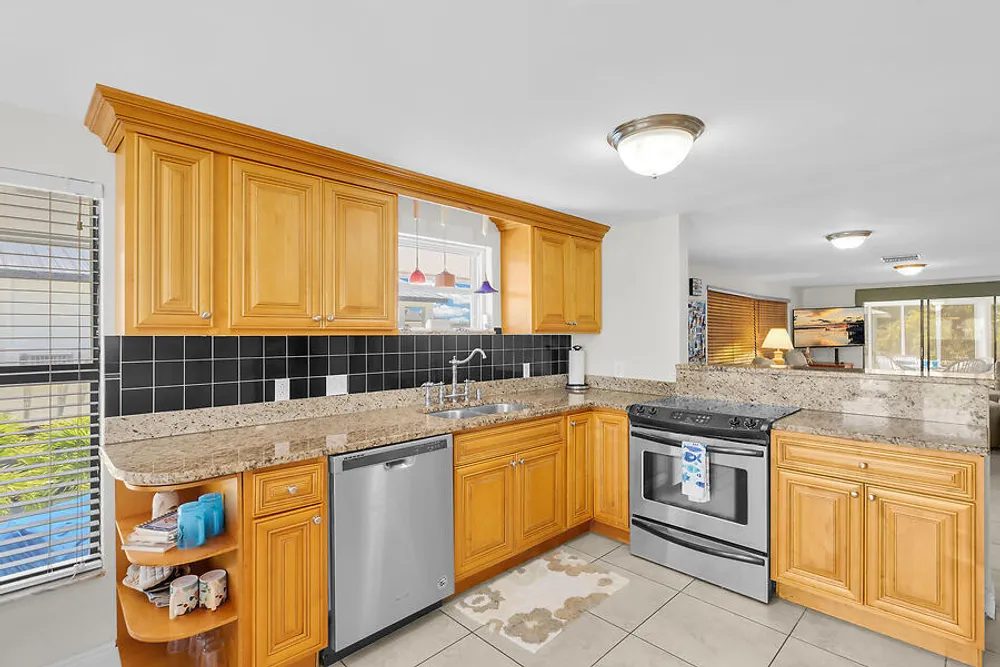 303 Sombrero Beach Rd, Marathon, FL 33050