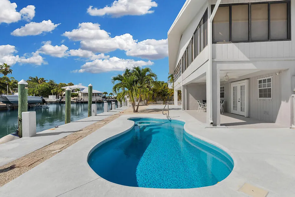 303 Sombrero Beach Rd, Marathon, FL 33050