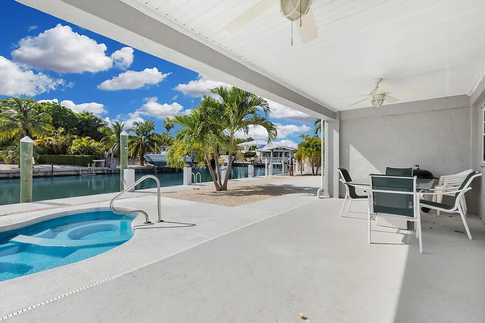 303 Sombrero Beach Rd, Marathon, FL 33050