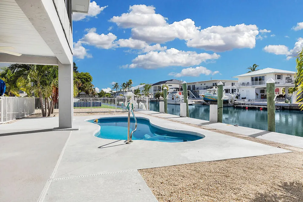 303 Sombrero Beach Rd, Marathon, FL 33050