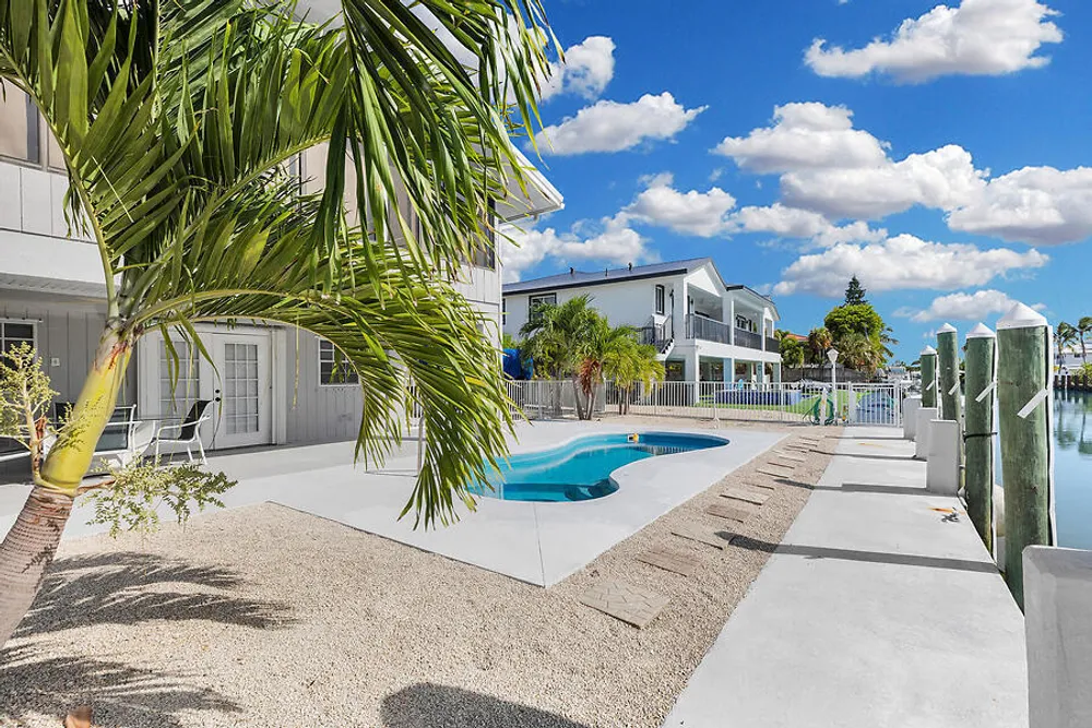 303 Sombrero Beach Rd, Marathon, FL 33050