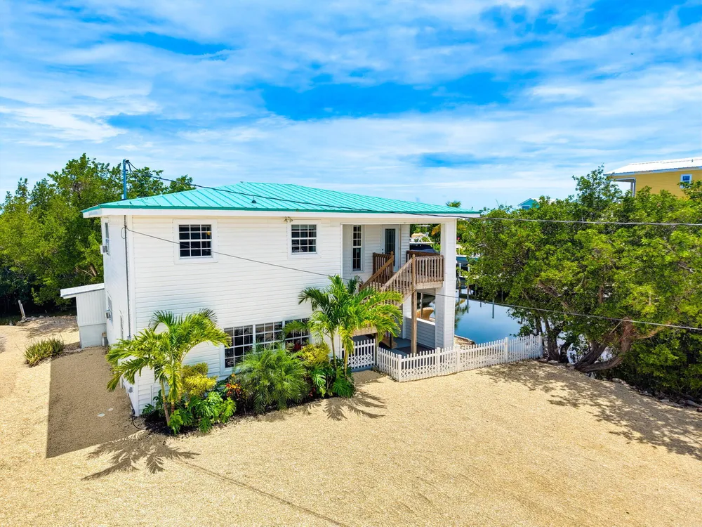 27358 Jamaica Ln, Ramrod Key, FL 33042