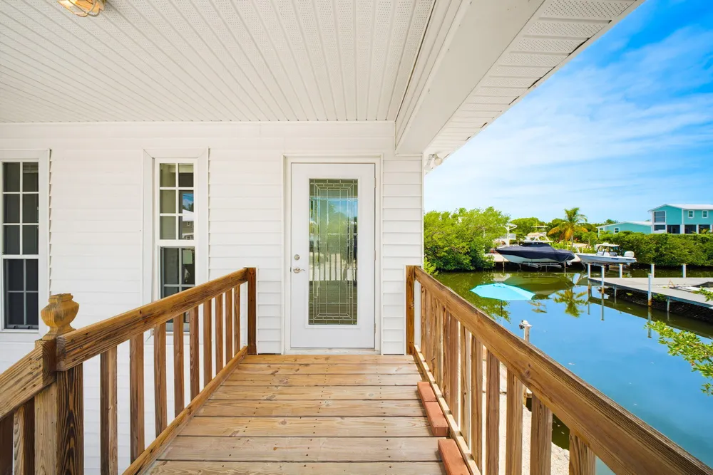 27358 Jamaica Ln, Ramrod Key, FL 33042