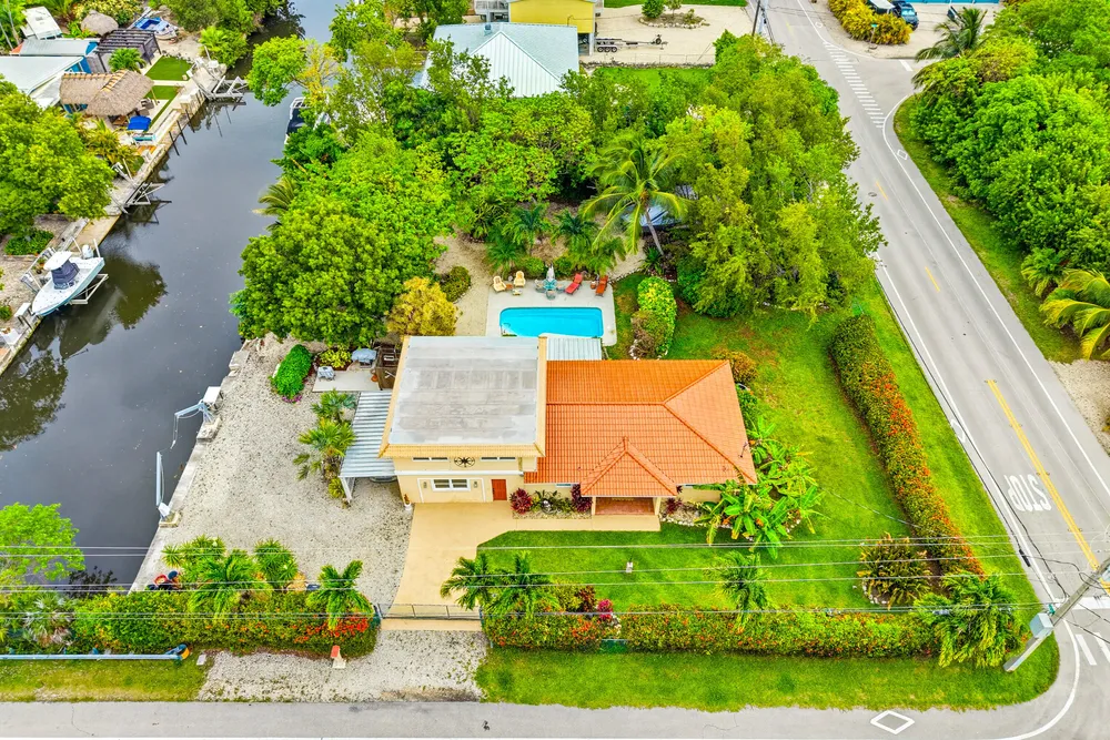 30985 Hibiscus Dr, Big Pine, FL 33043