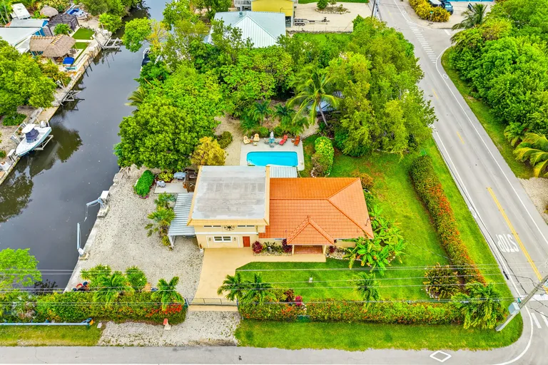 30985 Hibiscus Dr, Big Pine, FL 33043