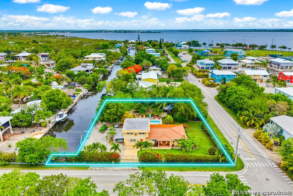 30985 Hibiscus Dr, Big Pine, FL 33043