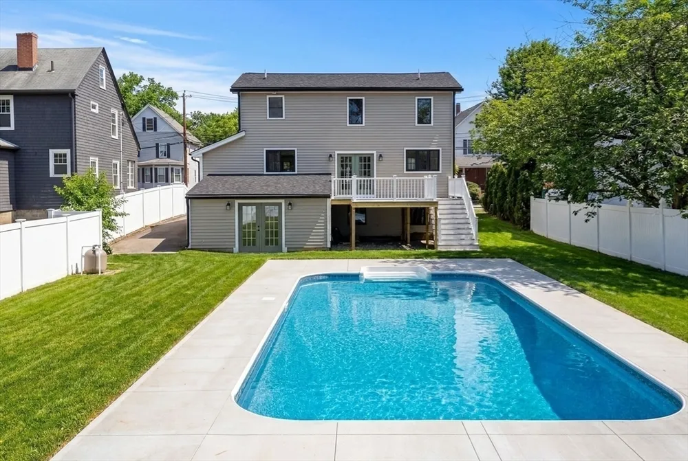 193 Park St, Stoneham, MA 02180