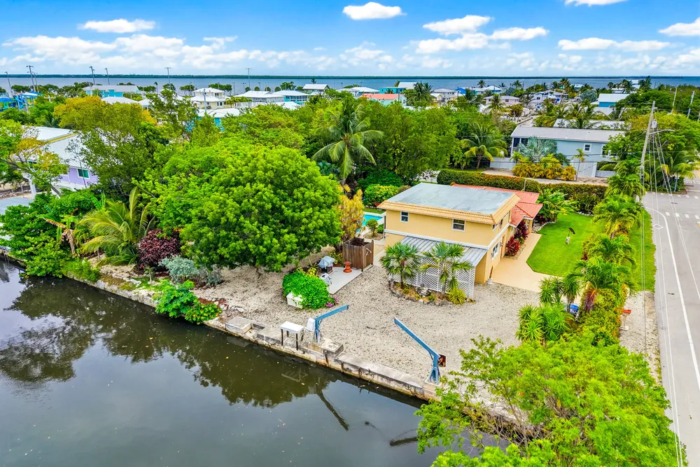 30985 Hibiscus Dr, Big Pine, FL 33043