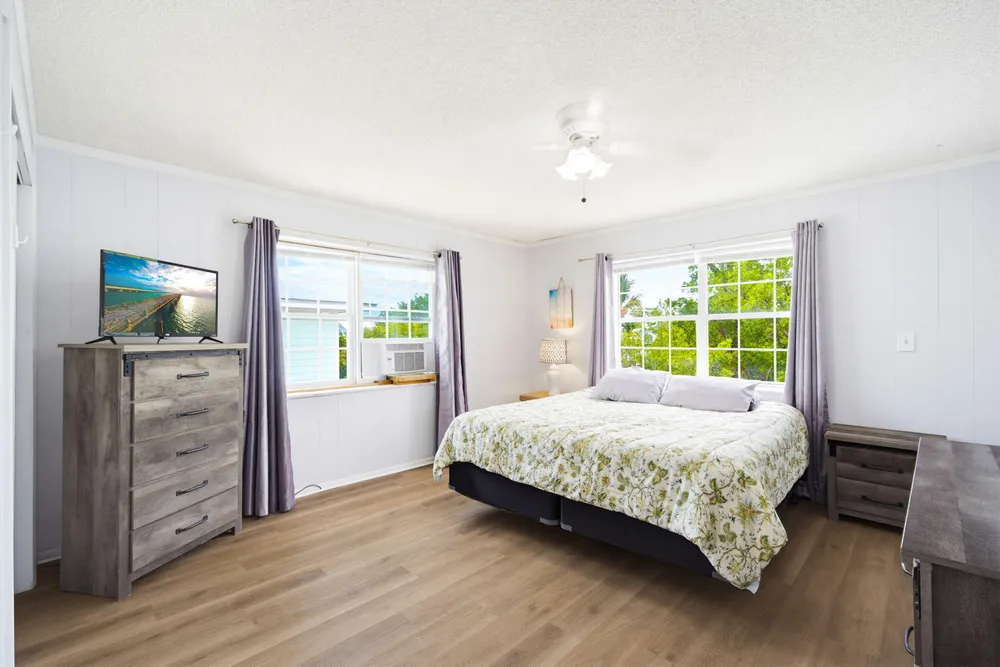 27358 Jamaica Ln, Ramrod Key, FL 33042