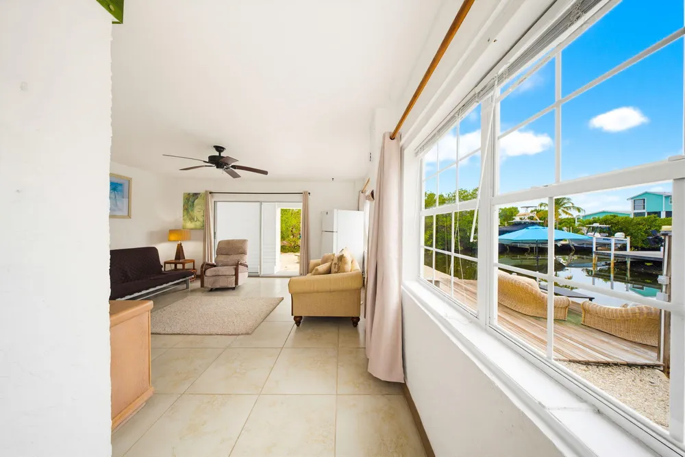 27358 Jamaica Ln, Ramrod Key, FL 33042