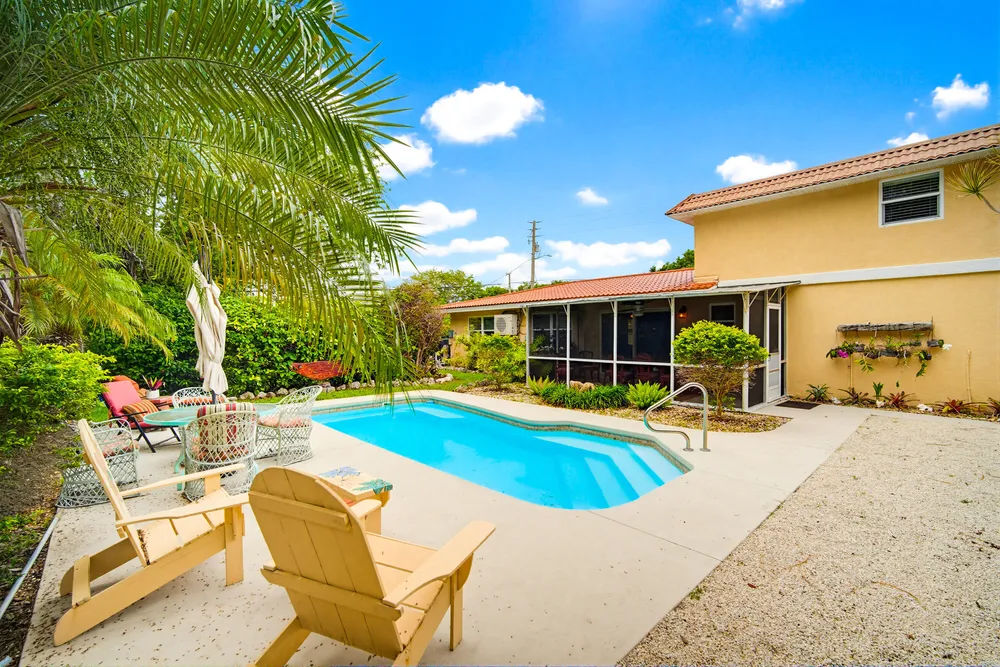 30985 Hibiscus Dr, Big Pine, FL 33043