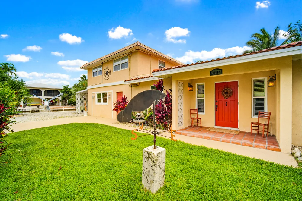 30985 Hibiscus Dr, Big Pine, FL 33043
