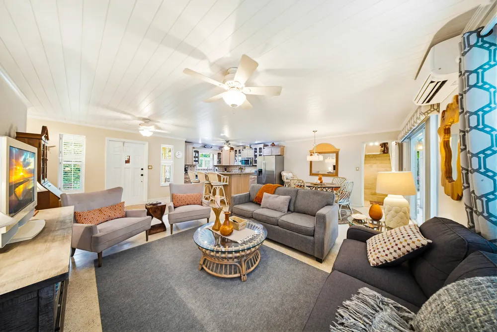 30985 Hibiscus Dr, Big Pine, FL 33043