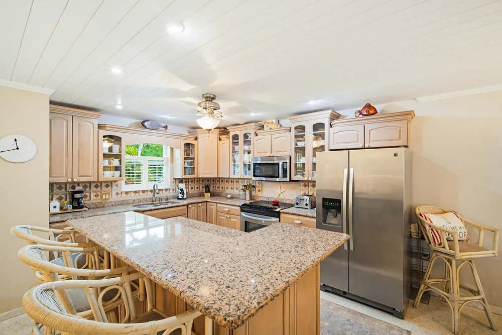 30985 Hibiscus Dr, Big Pine, FL 33043