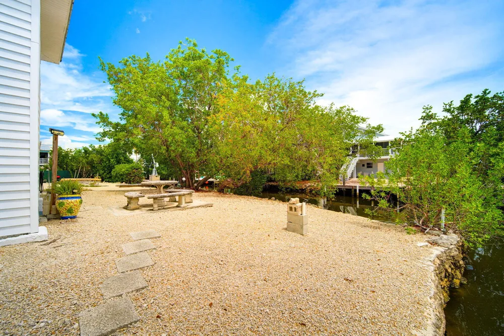 27358 Jamaica Ln, Ramrod Key, FL 33042
