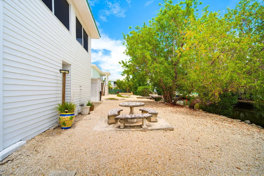 27358 Jamaica Ln, Ramrod Key, FL 33042