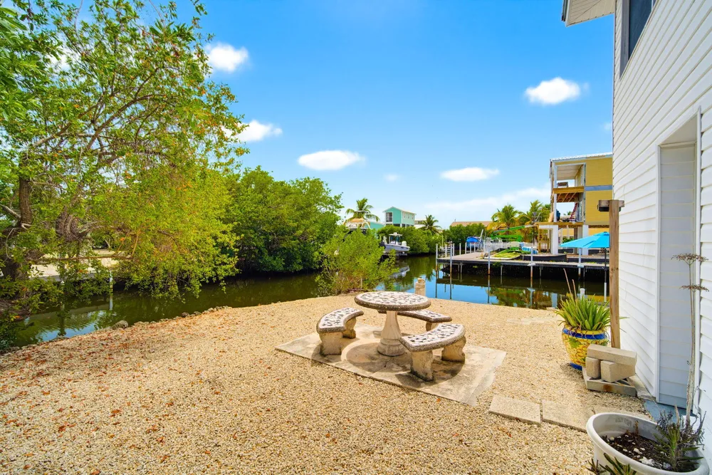 27358 Jamaica Ln, Ramrod Key, FL 33042