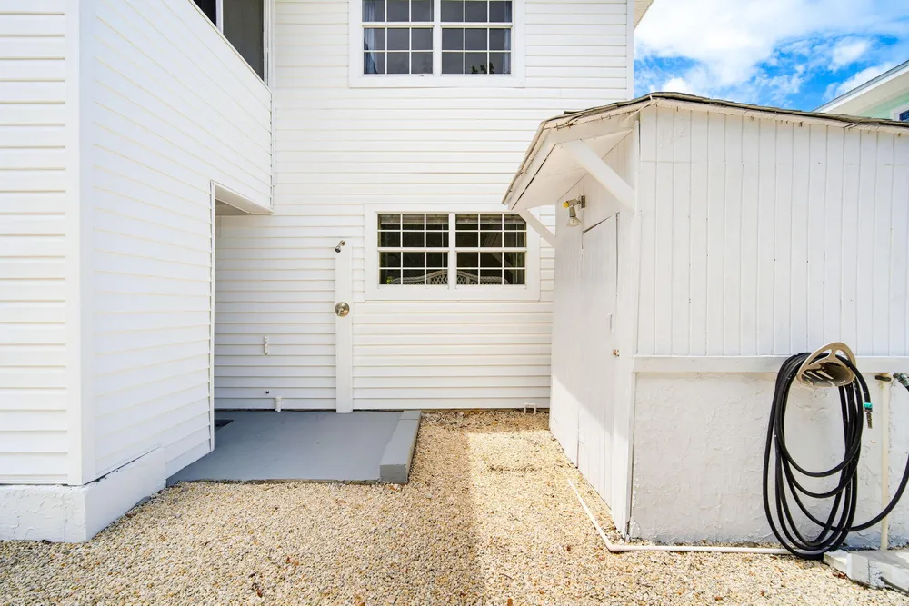 27358 Jamaica Ln, Ramrod Key, FL 33042