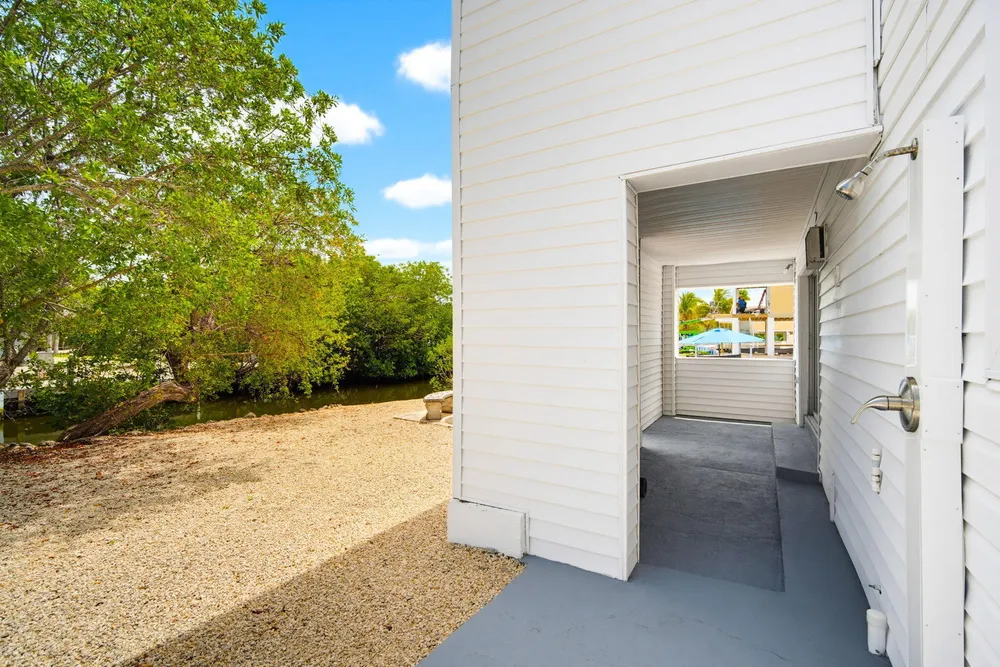 27358 Jamaica Ln, Ramrod Key, FL 33042