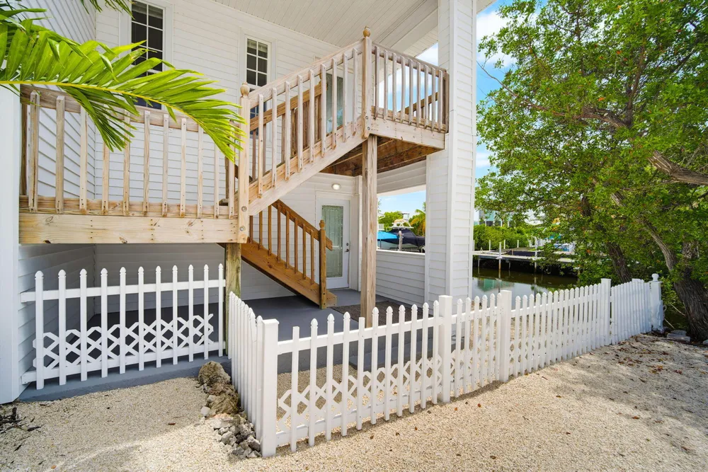 27358 Jamaica Ln, Ramrod Key, FL 33042