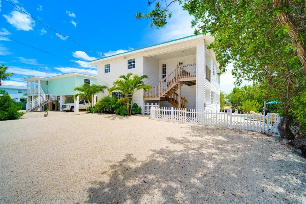 27358 Jamaica Ln, Ramrod Key, FL 33042