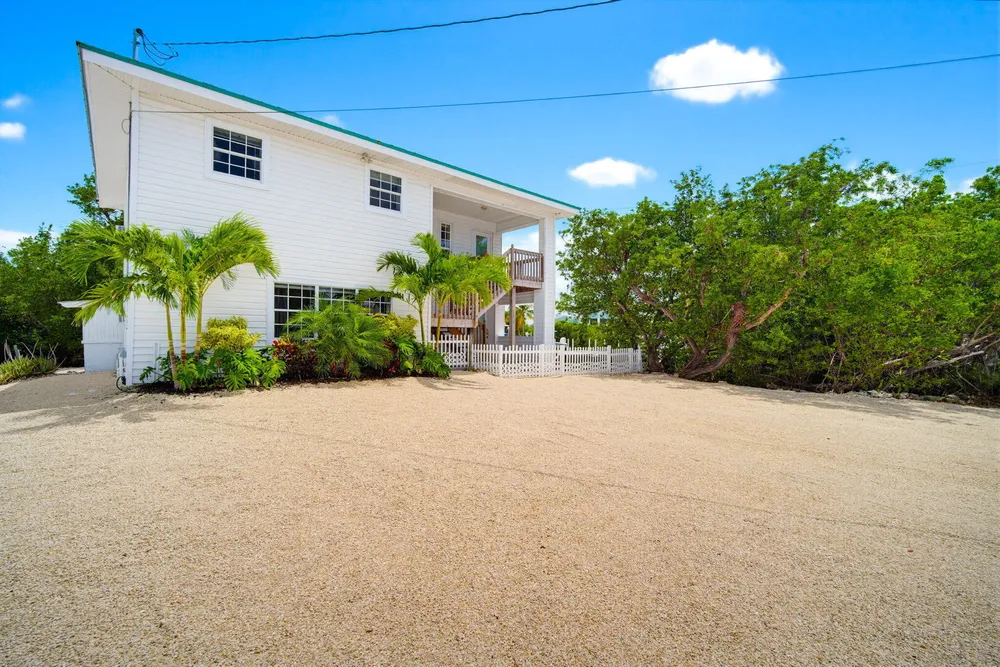 27358 Jamaica Ln, Ramrod Key, FL 33042