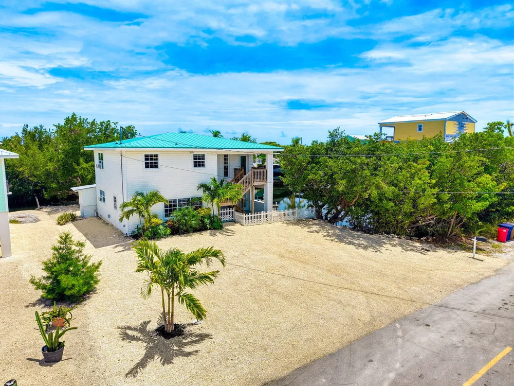 27358 Jamaica Ln, Ramrod Key, FL 33042