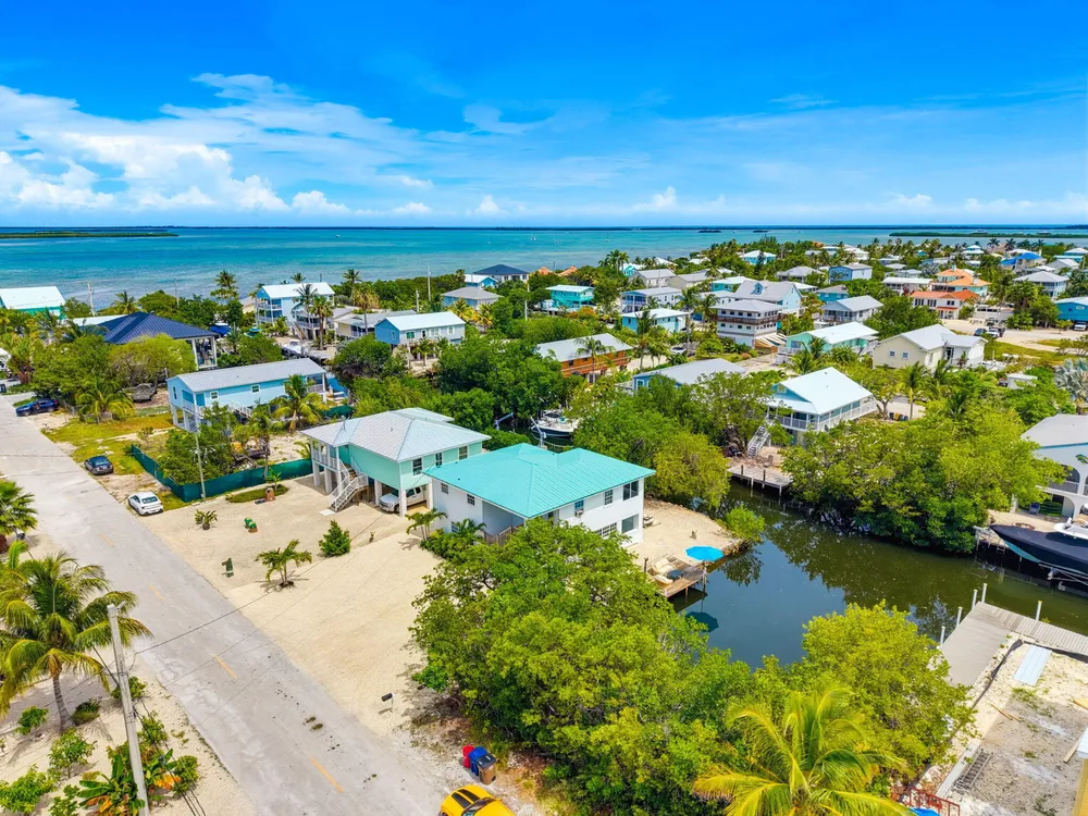 27358 Jamaica Ln, Ramrod Key, FL 33042
