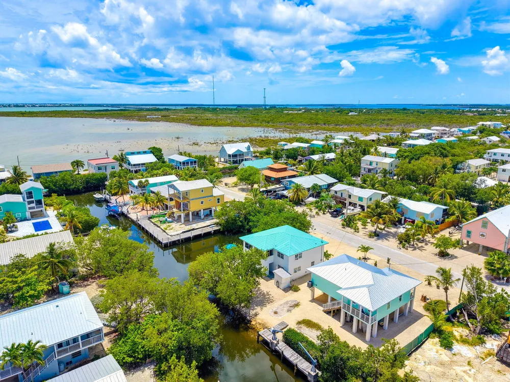 27358 Jamaica Ln, Ramrod Key, FL 33042