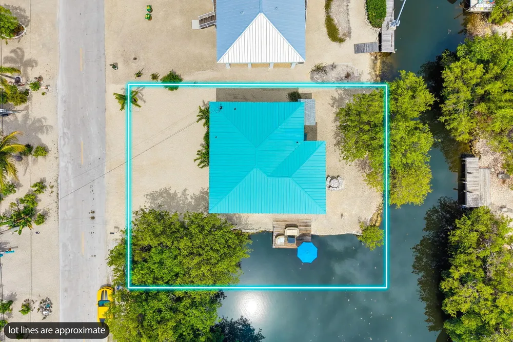 27358 Jamaica Ln, Ramrod Key, FL 33042