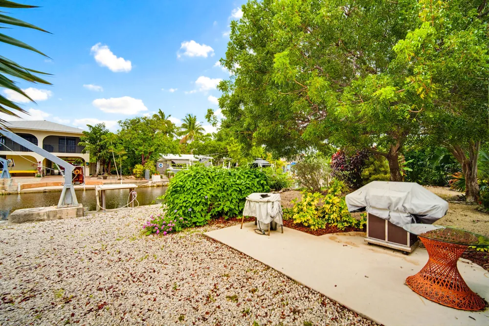 30985 Hibiscus Dr, Big Pine, FL 33043