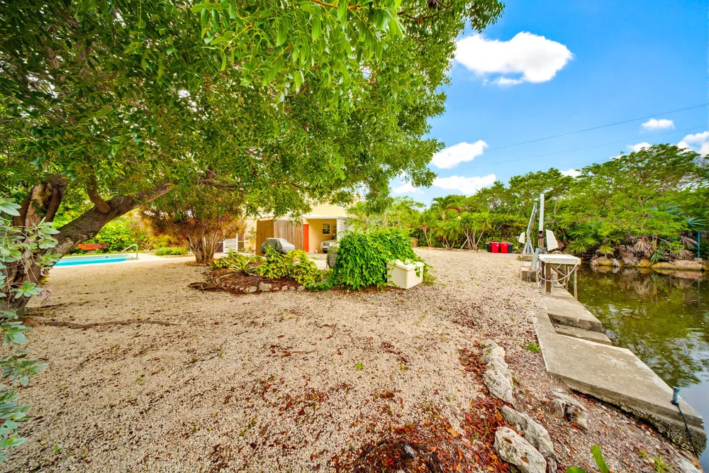 30985 Hibiscus Dr, Big Pine, FL 33043