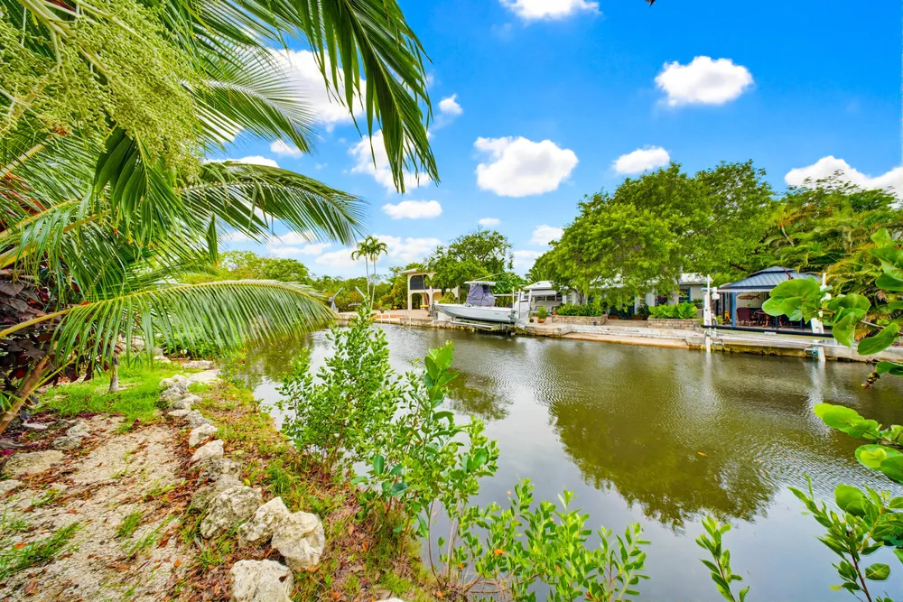 30985 Hibiscus Dr, Big Pine, FL 33043