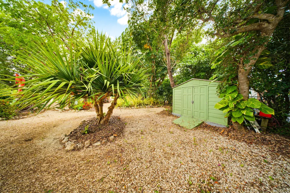 30985 Hibiscus Dr, Big Pine, FL 33043