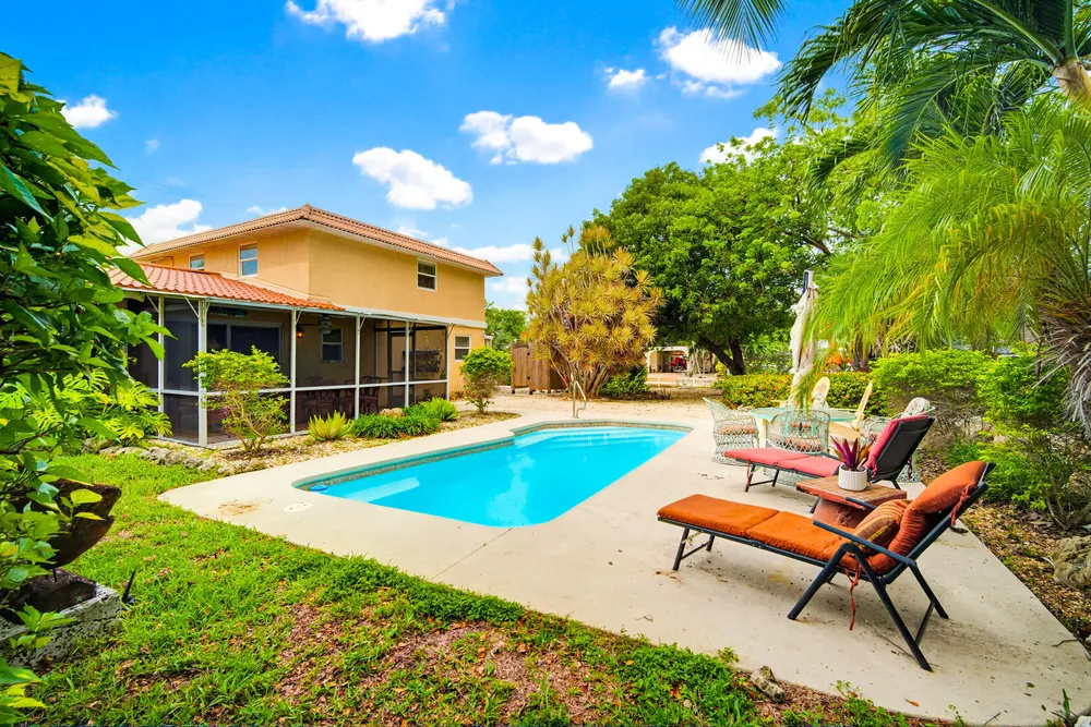 30985 Hibiscus Dr, Big Pine, FL 33043