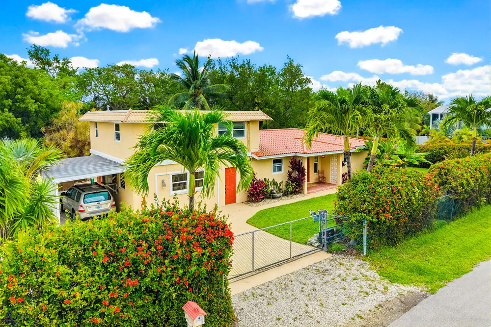 30985 Hibiscus Dr, Big Pine, FL 33043